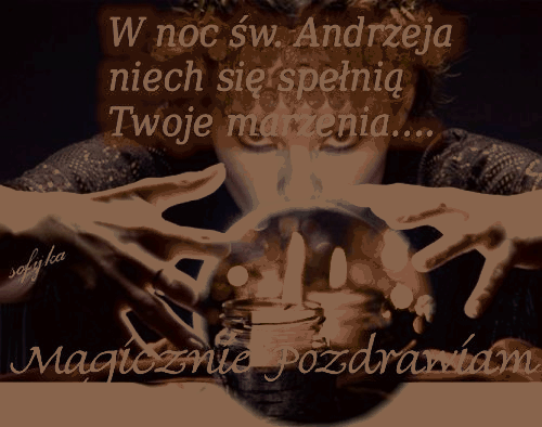 Kobieta z magiczną kulą w której widzi przyszłość andrzejki
